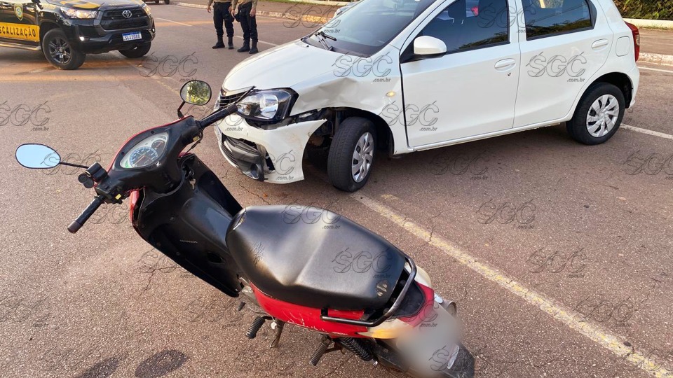 V Deo Motociclista Sofre Fratura Exposta Ap S Motorista Fazer Manobra