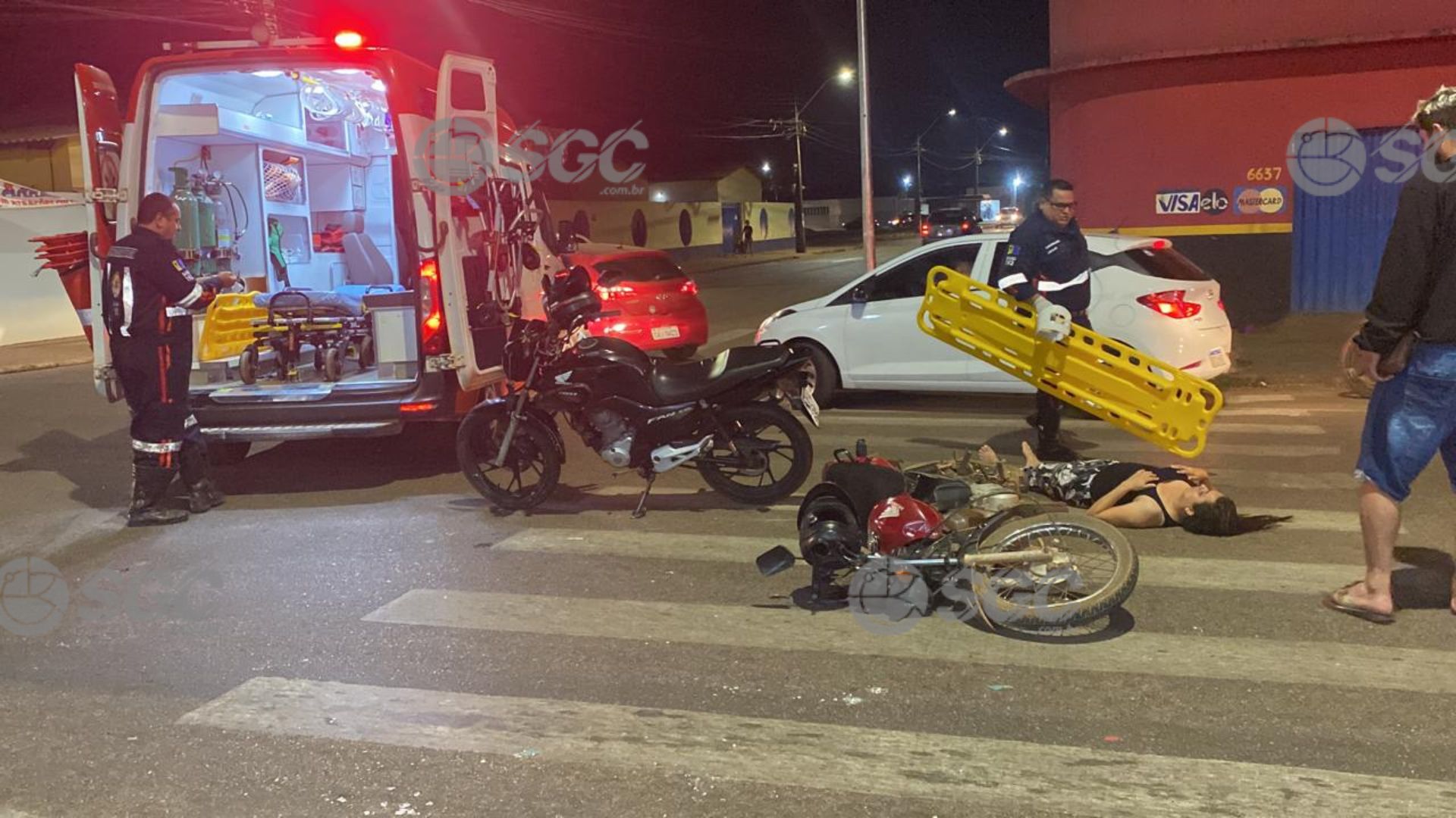 Vídeo Motociclista embriagado é detido após provocar acidente grave na