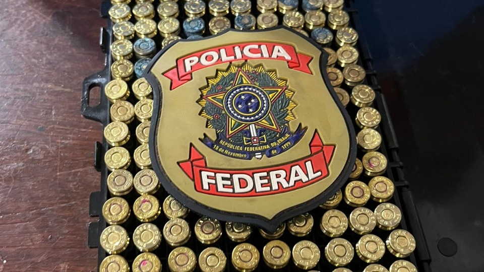 PF apreende armas e cerca de 600 munições com suspeito de atirar contra sede de site de notícias