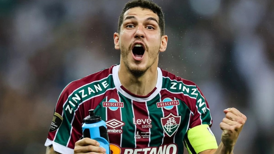 Cano decide e Fluminense supera São Paulo no Maracanã