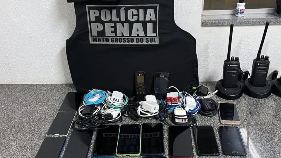 Servidores encontram arsenal, celulares, e R$ 310 mil durante reforma em  cadeia de Aparecida