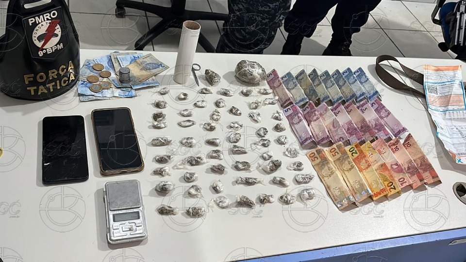 Drogas, dinheiro em espécie, celulares apreendidos com adolescentes e jovem em boca de fumo — Porto Velho (RO)