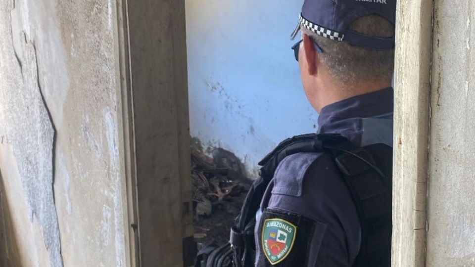 Ossada humana é encontrada no prédio abandonado dos Correios no Centro  