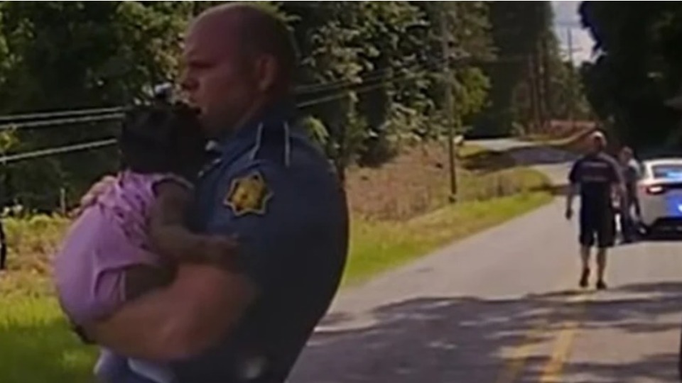 VÍDEO: bebê de 6 meses é arremessado de carro durante perseguição policial  