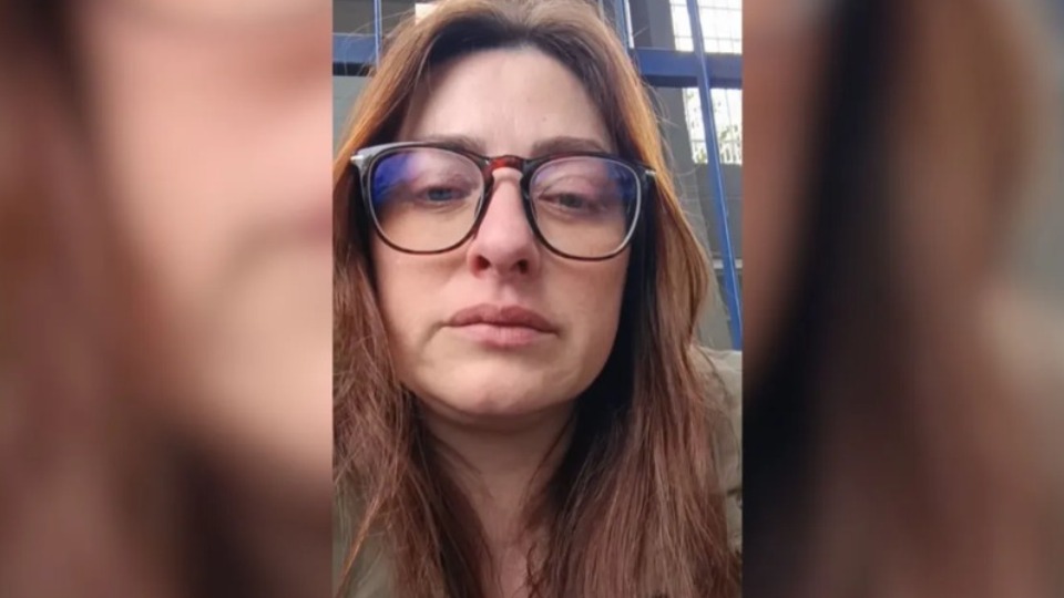 VÍDEO: abalada, professora diz que alunos colocaram vidro em copo de água  